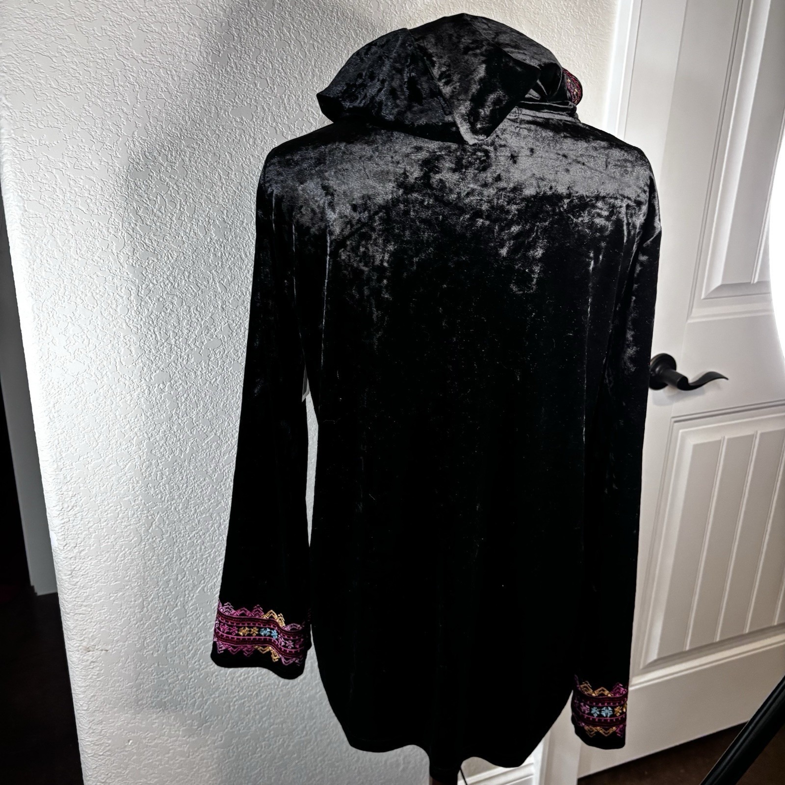Black Crushed Velvet Embroidered Womens Hooded Top Flair Sleeve Whimsygoth Nwt — image 8 of 8